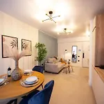 Ravsea Luxury In Odyssey Spa&pool-parking 公寓 *
