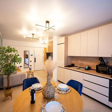 Ravsea Luxury In Odyssey Spa&pool-parking Apartamento