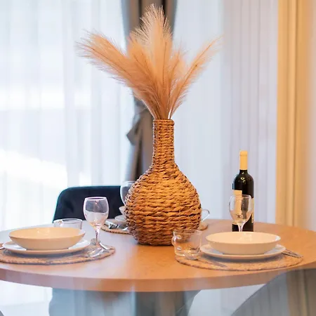 Ravsea Luxury In Odyssey Spa&pool-parking Apartment